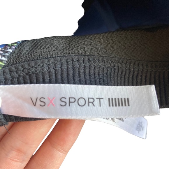 Victoria’s Secret Sport Geometric Pattern Sports Bra Size 32D - Picture 3 of 4